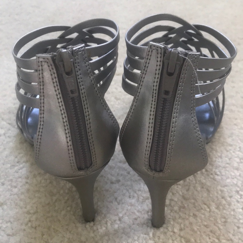 Silver heels - Picture 5 of 5